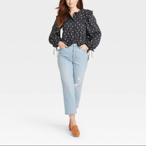 Universal Thread™ Women's Balloon Long Sleeve Embroidered Button-Down Shirt - Picture 3 of 4